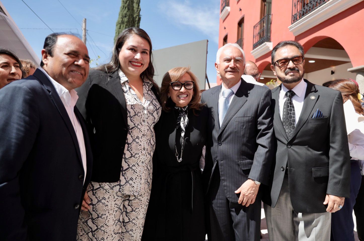 La gobernadora Lorena Cuéllar Cisneros y el alcalde Gustavo Jiménez Romero inauguran la nueva presidencia municipal de Chiautempan